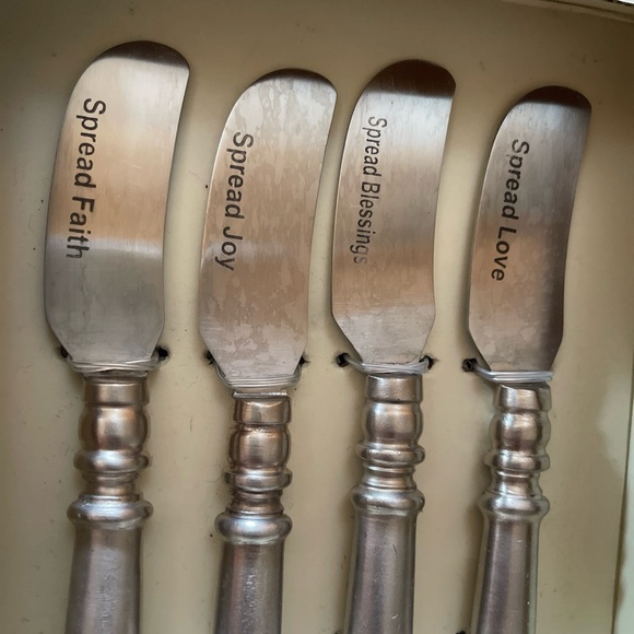 Cheese Knives 4 Pieces Set, For Charcuterie Boards Cynthia Rowley New In Box - Picture 2 of 5